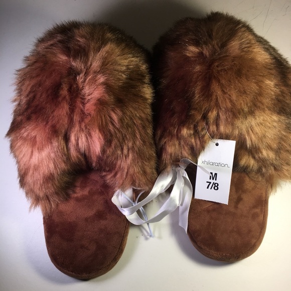 xhilaration plush slippers